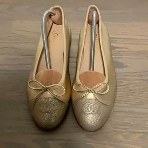 Chanel women’s gold capped toe leather ballet flats size 40